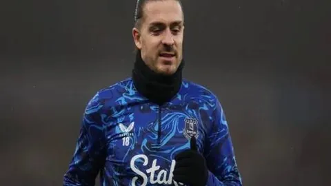 费兰缺席西班牙队今日训练，却随队客场出征